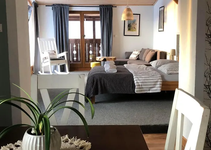 Gosciniec Rajec לינה וארוחת בוקר רייצ'ה