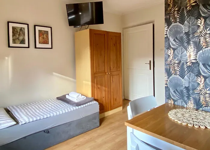 לינה וארוחת בוקר Gosciniec Rajec 3*