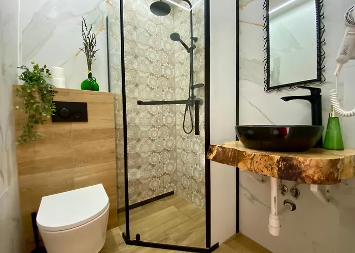 לינה וארוחת בוקר Gosciniec Rajec 3*